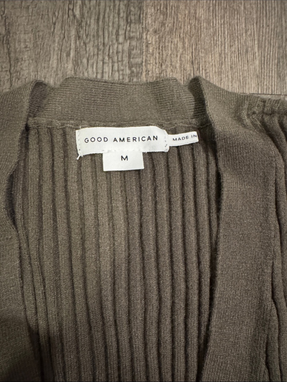 Good American Olive Ribbed V-Neck Button Cardigan - Picture 3 of 3